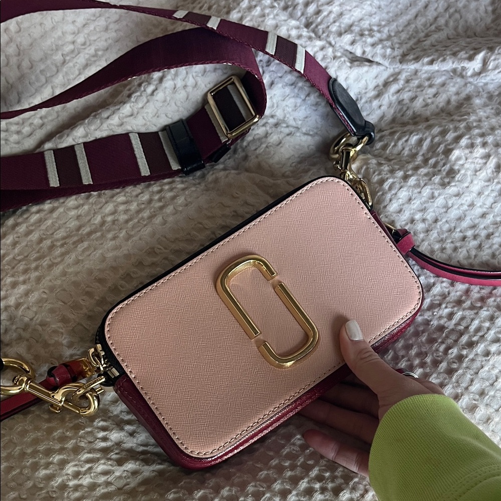 Marc Jacob’s Pink crossbody purse - Picture 2 of 6